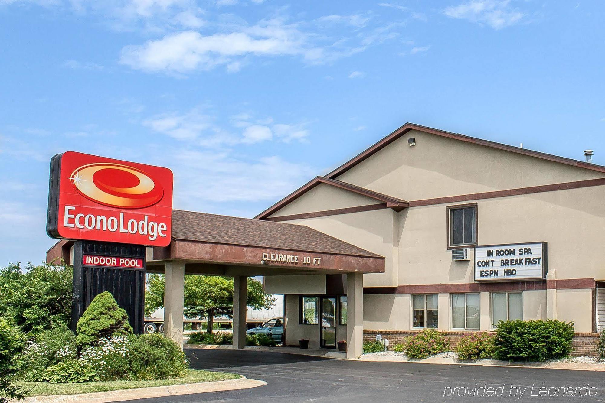 Econo Lodge Traverse Stadt Exterior foto